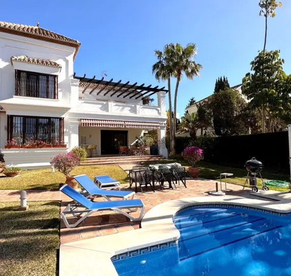 Краткосрочная аренда  отдельно стоящей виллы в Las Chapas