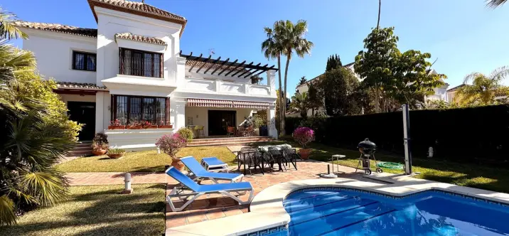 Краткосрочная аренда  отдельно стоящей виллы в Las Chapas 0