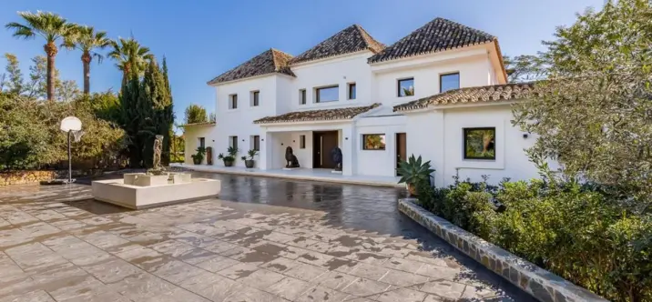 Long-term rent of detached villa in Atalaya 2