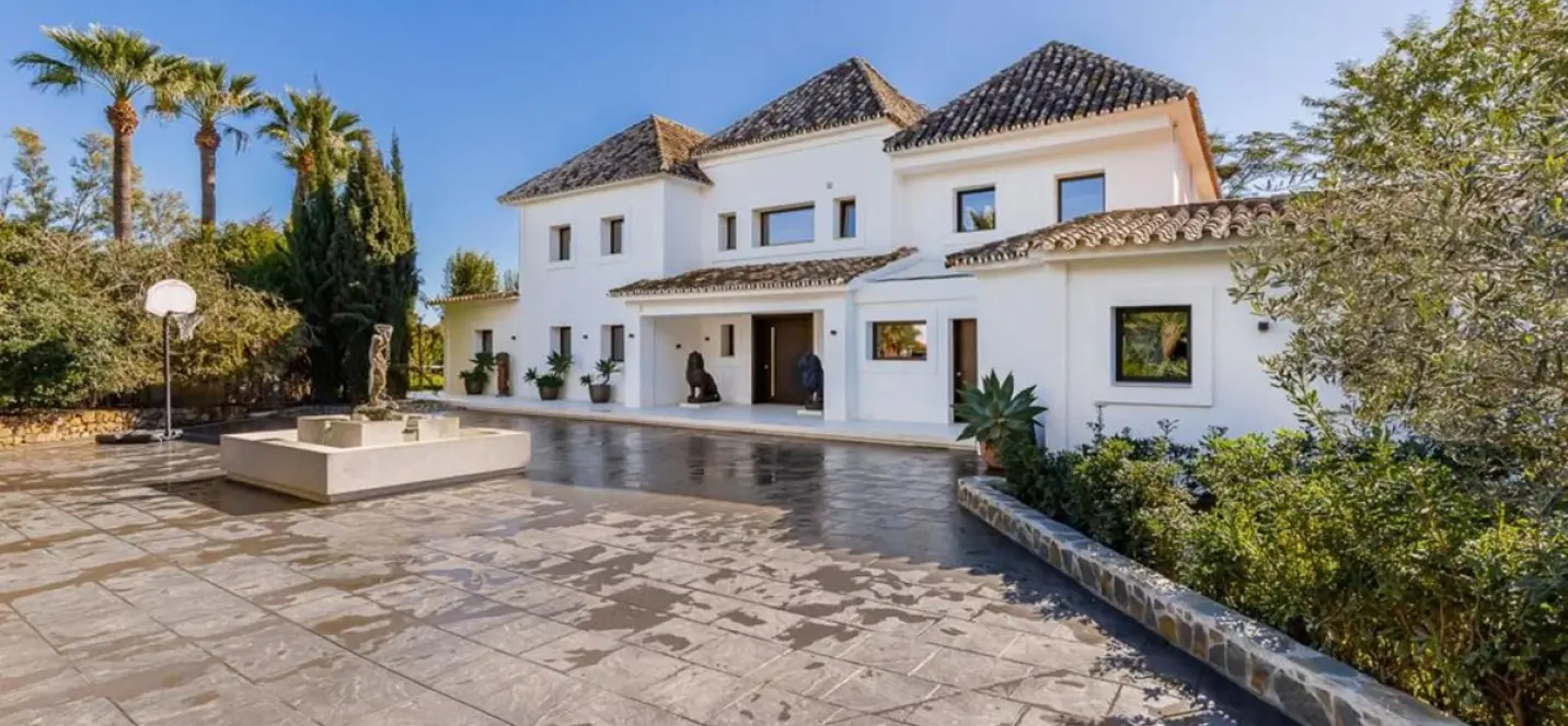 Long-term rent of detached villa in Atalaya 2