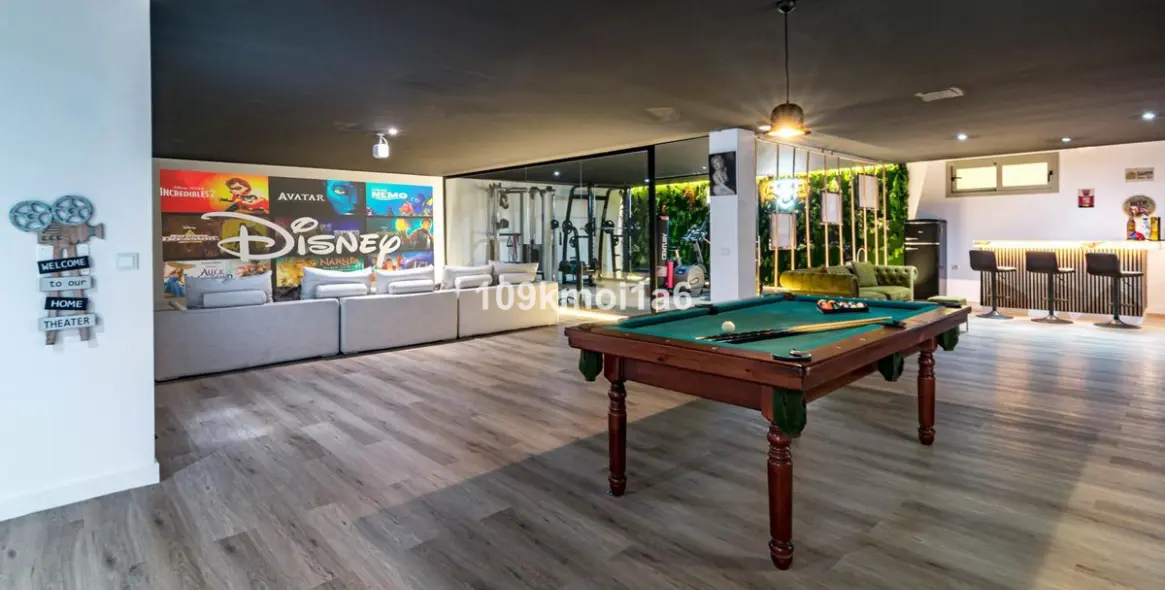 Alquiler a corto plazo de villa independiente en Río Real 25