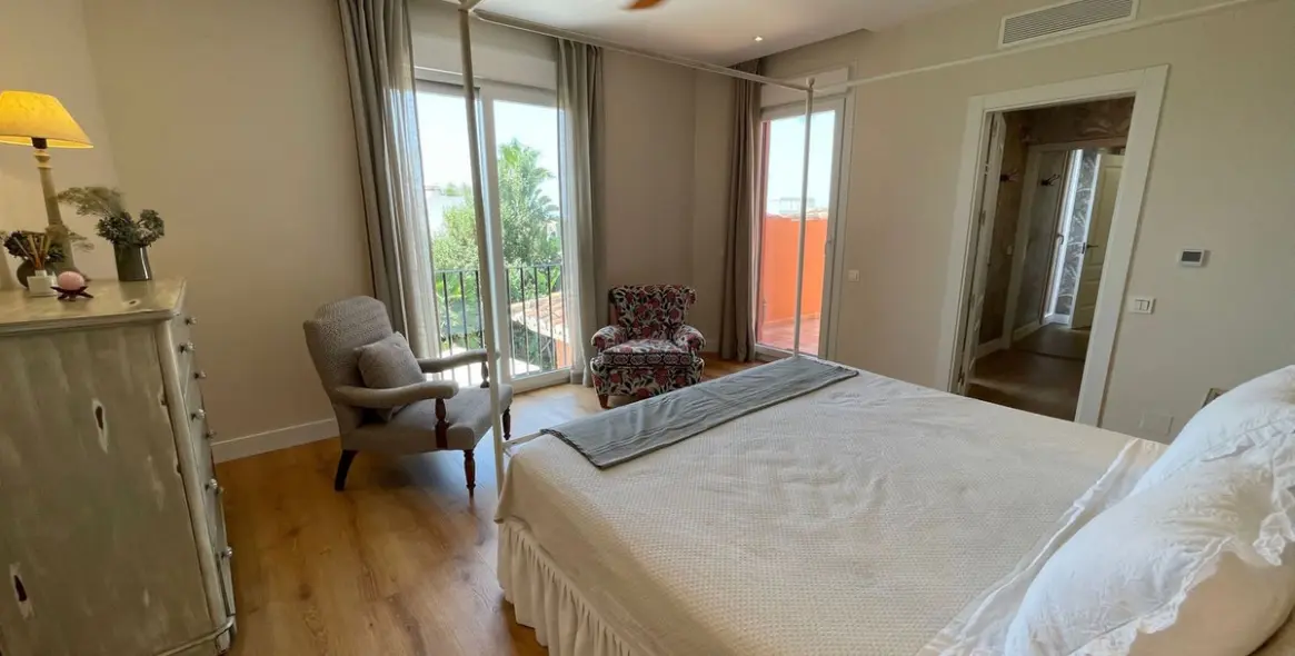 Alquiler a corto plazo de villa independiente en Nagüeles 22