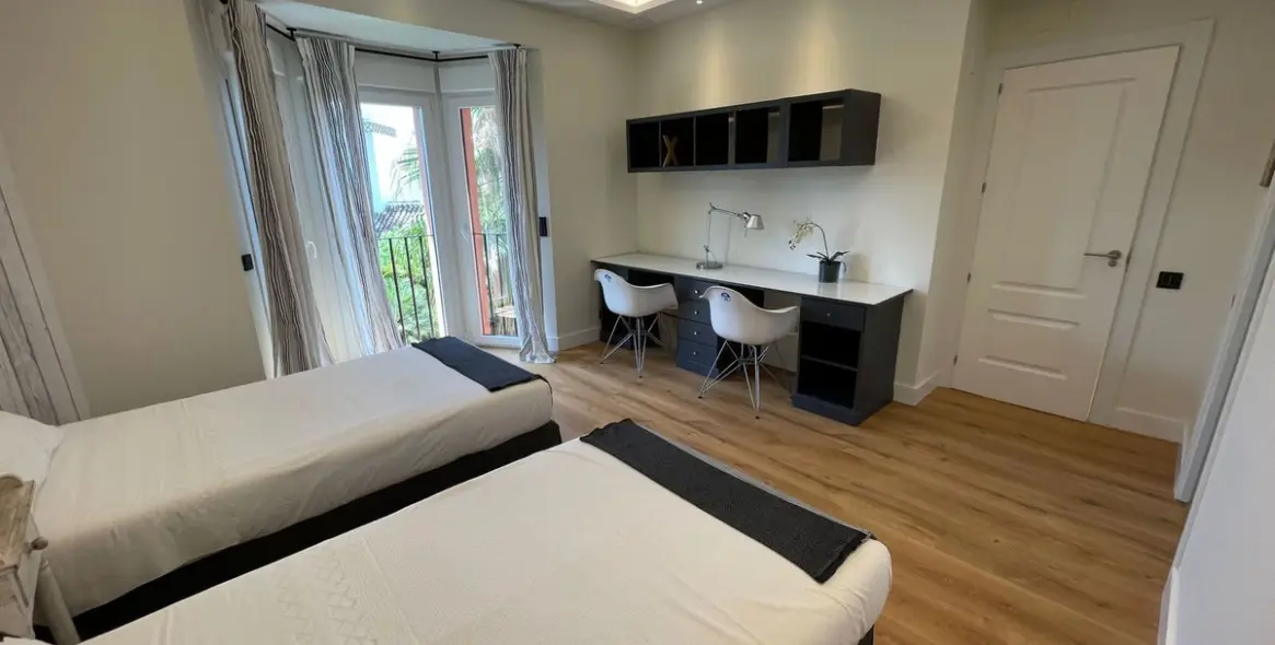 Alquiler a corto plazo de villa independiente en Nagüeles 25