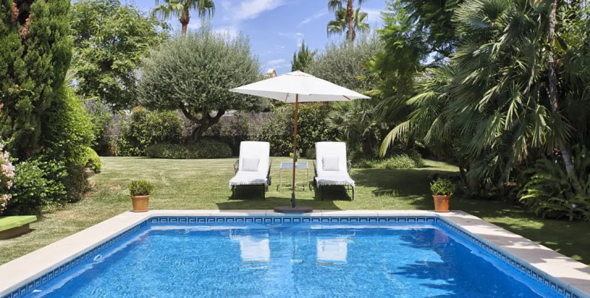 Alquiler a corto plazo de villa independiente en Nagüeles 43