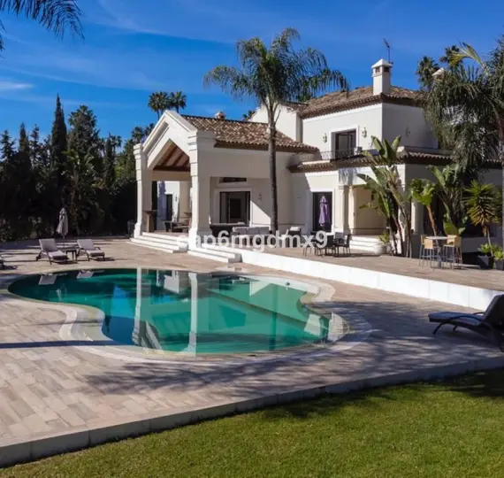 Long-term rent of detached villa in Nueva Andalucía