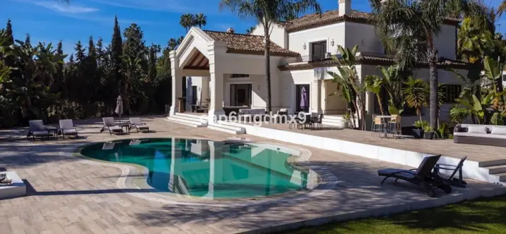 Long-term rent of detached villa in Nueva Andalucía 0