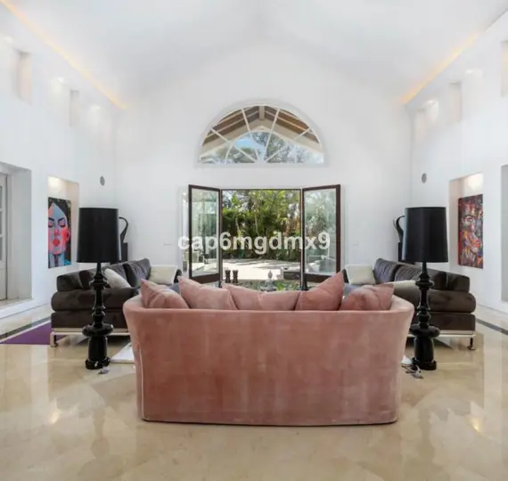 Long-term rent of detached villa in Nueva Andalucía