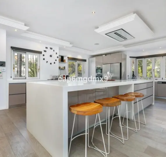 Long-term rent of detached villa in Nueva Andalucía