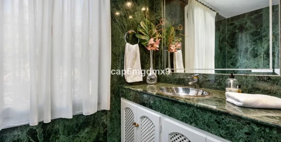 Long-term rent of detached villa in Nueva Andalucía 18