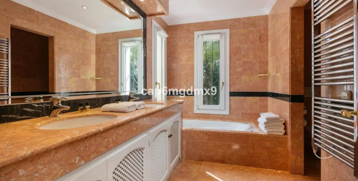 Long-term rent of detached villa in Nueva Andalucía 19