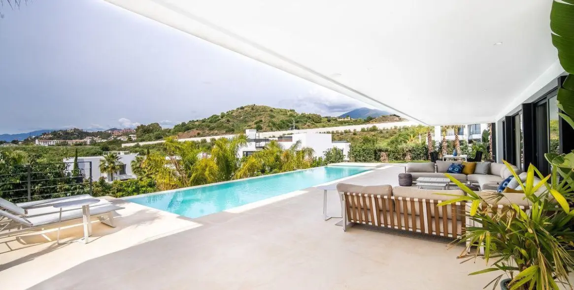 Long-term rent of detached villa in Nueva Andalucía 3