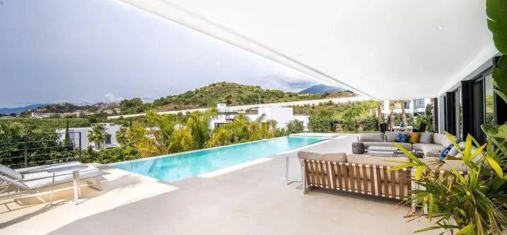 Long-term rent of detached villa in Nueva Andalucía 2