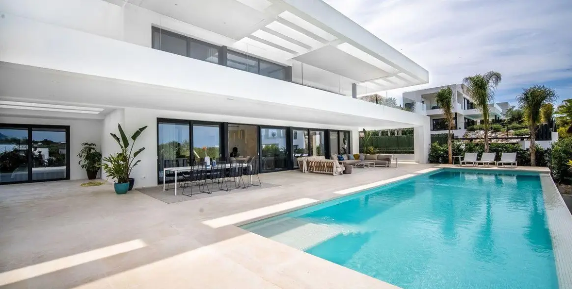 Long-term rent of detached villa in Nueva Andalucía 4