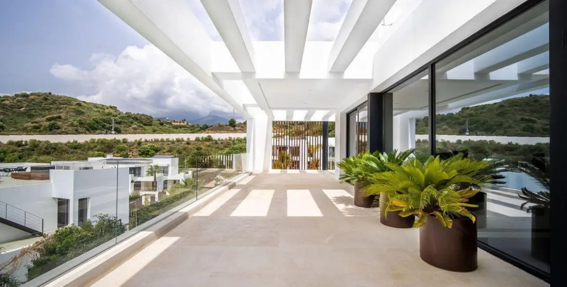 Long-term rent of detached villa in Nueva Andalucía 9