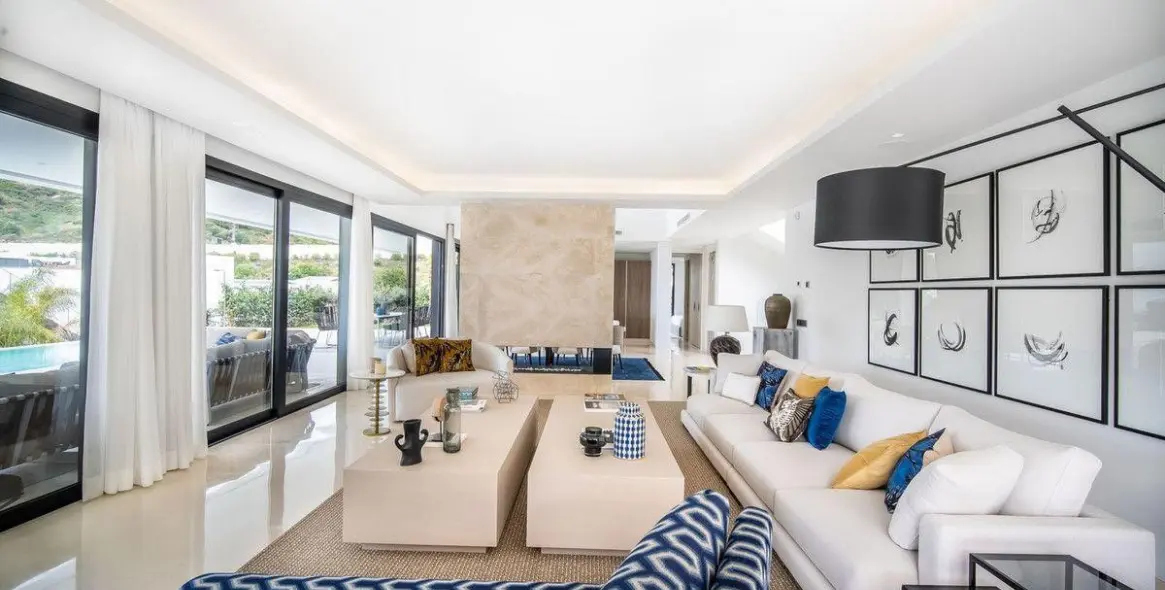 Long-term rent of detached villa in Nueva Andalucía 11