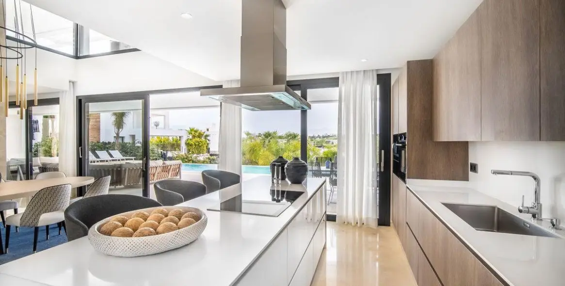 Long-term rent of detached villa in Nueva Andalucía 12