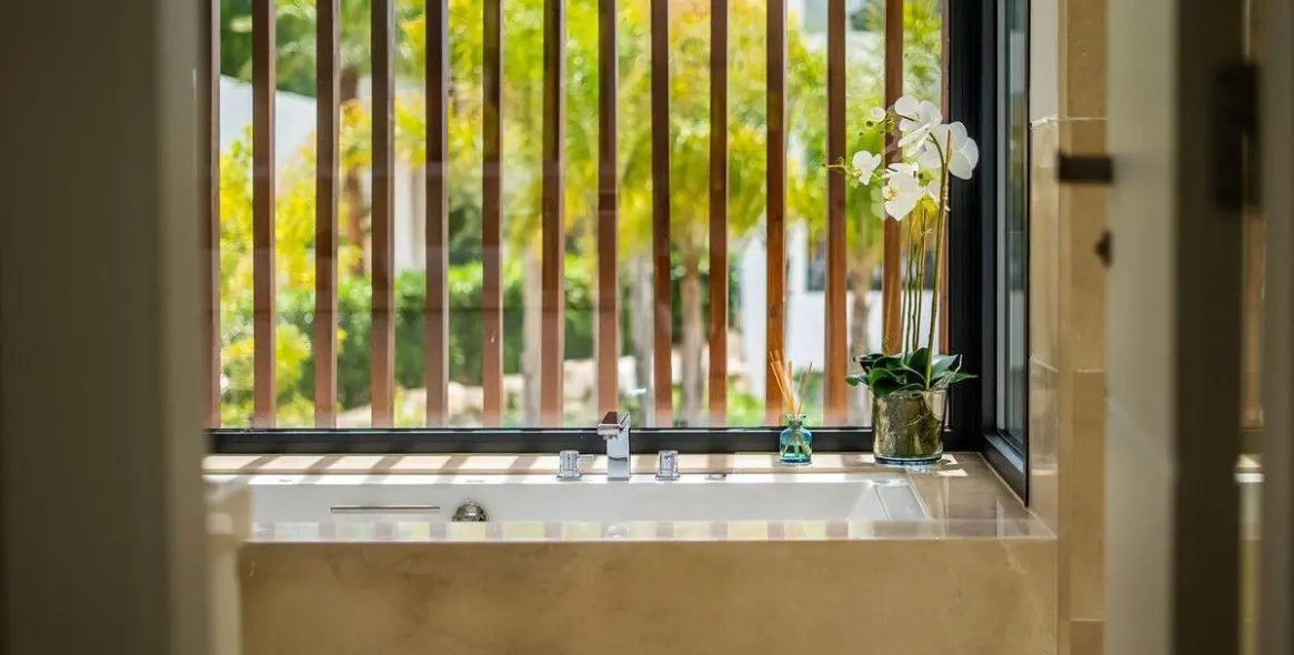 Long-term rent of detached villa in Nueva Andalucía 13