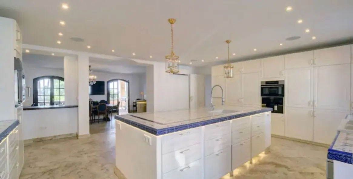 Alquiler a corto plazo de villa independiente en Benahavís 4