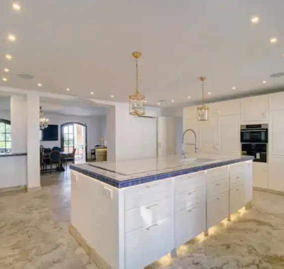 Краткосрочная аренда  отдельно стоящей виллы в Benahavís