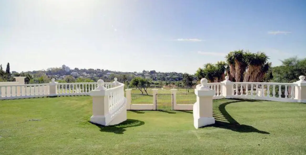 Alquiler a corto plazo de villa independiente en Benahavís 12