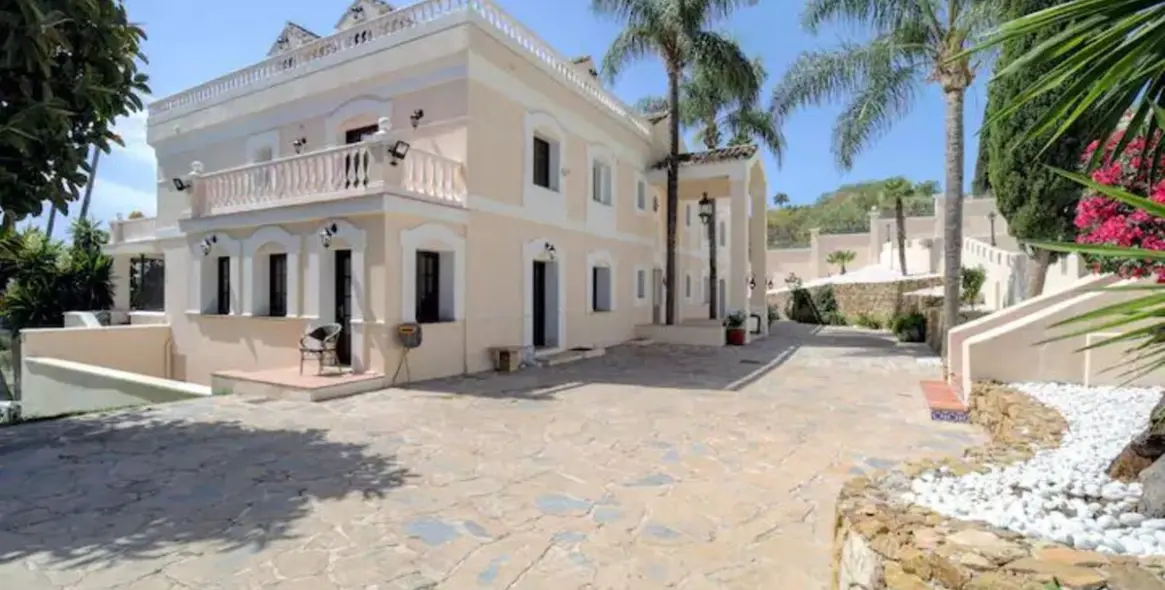 Краткосрочная аренда  отдельно стоящей виллы в Benahavís 23