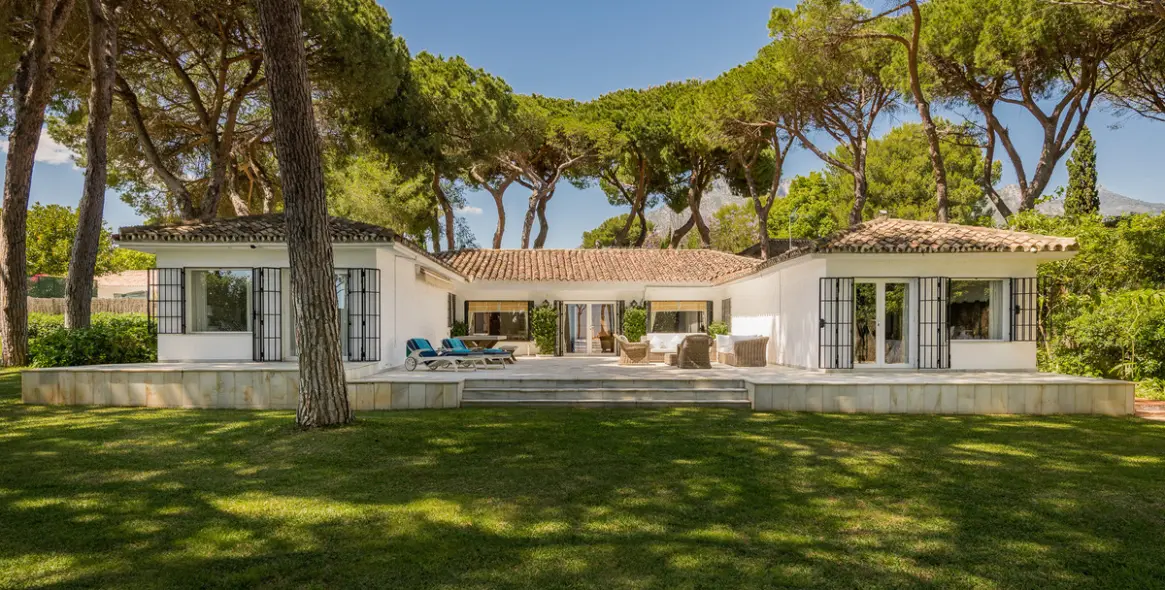 Краткосрочная аренда  отдельно стоящей виллы в The Golden Mile 1