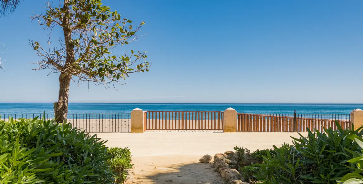 Краткосрочная аренда  отдельно стоящей виллы в The Golden Mile 2