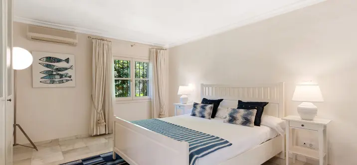 Краткосрочная аренда  отдельно стоящей виллы в The Golden Mile 4