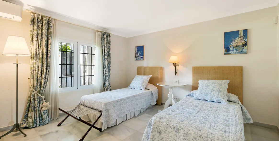 Краткосрочная аренда  отдельно стоящей виллы в The Golden Mile 16