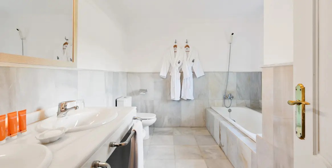 Краткосрочная аренда  отдельно стоящей виллы в The Golden Mile 18