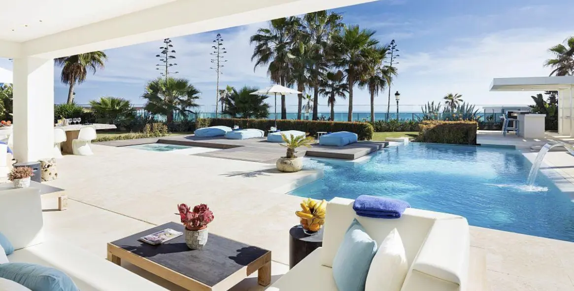 Short-term rent of detached villa in The Golden Mile 2