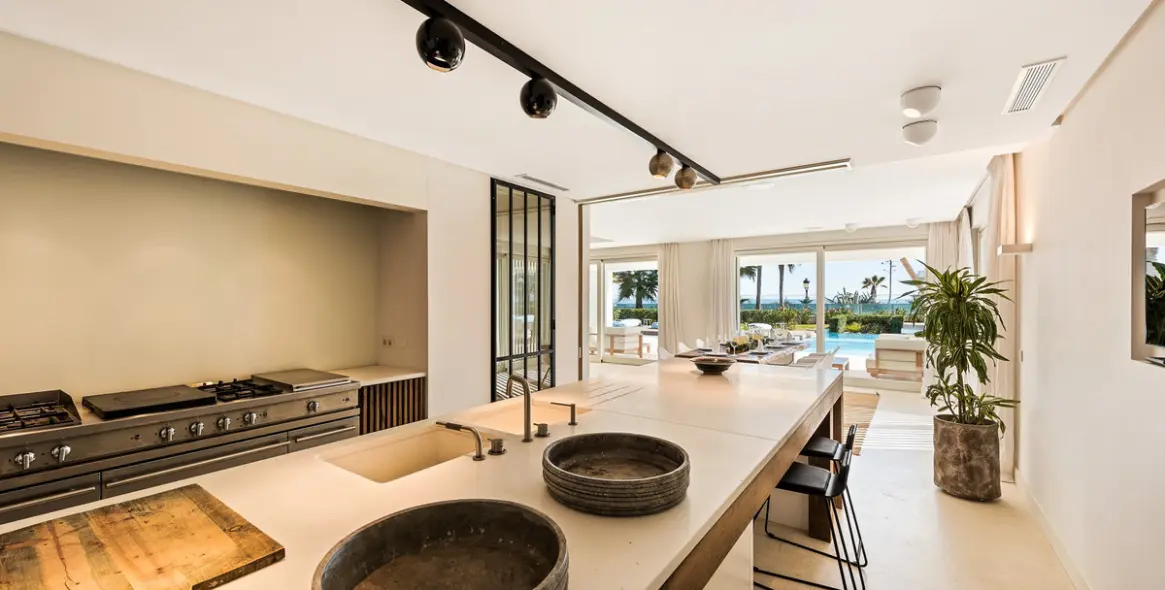 Short-term rent of detached villa in The Golden Mile 4