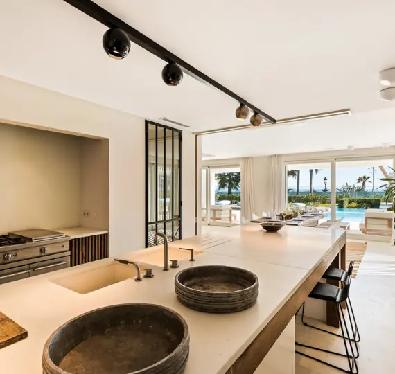 Краткосрочная аренда  отдельно стоящей виллы в The Golden Mile