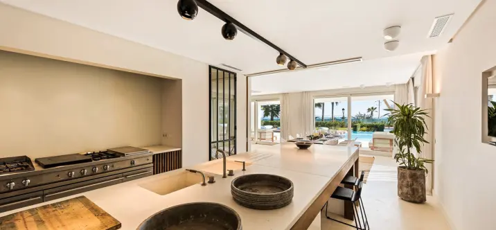 Краткосрочная аренда  отдельно стоящей виллы в The Golden Mile 3