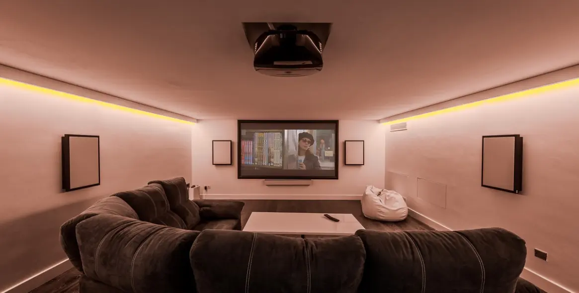 Short-term rent of detached villa in The Golden Mile 5