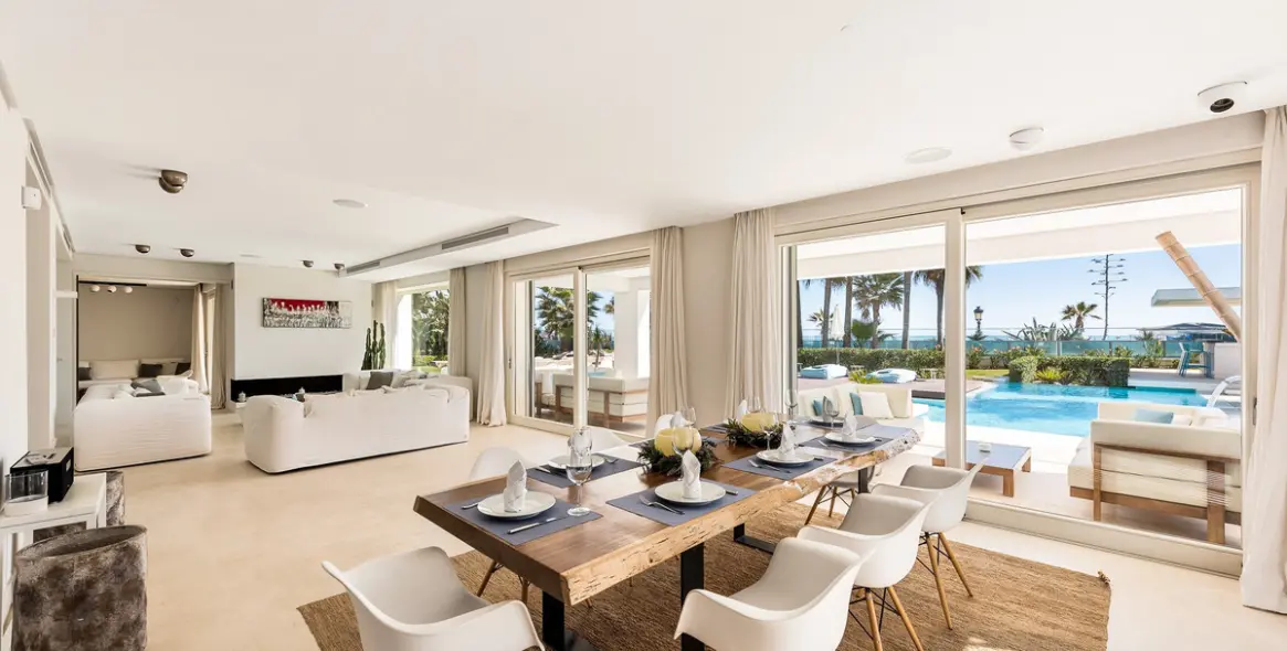 Short-term rent of detached villa in The Golden Mile 8