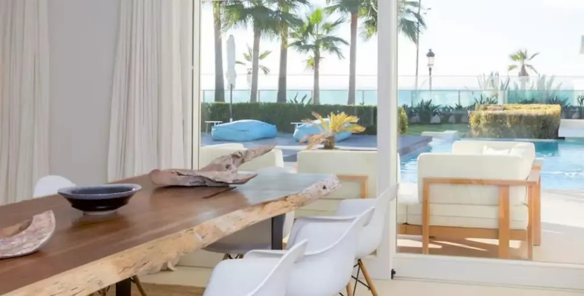 Short-term rent of detached villa in The Golden Mile 9