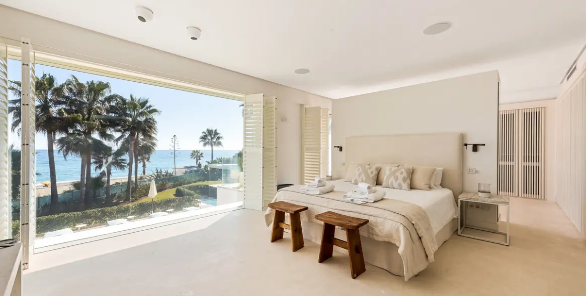 Short-term rent of detached villa in The Golden Mile 14