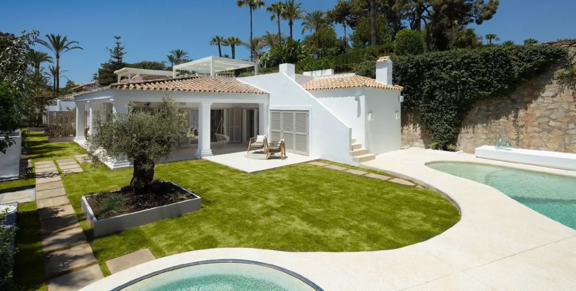 Short-term rent of detached villa in The Golden Mile 1