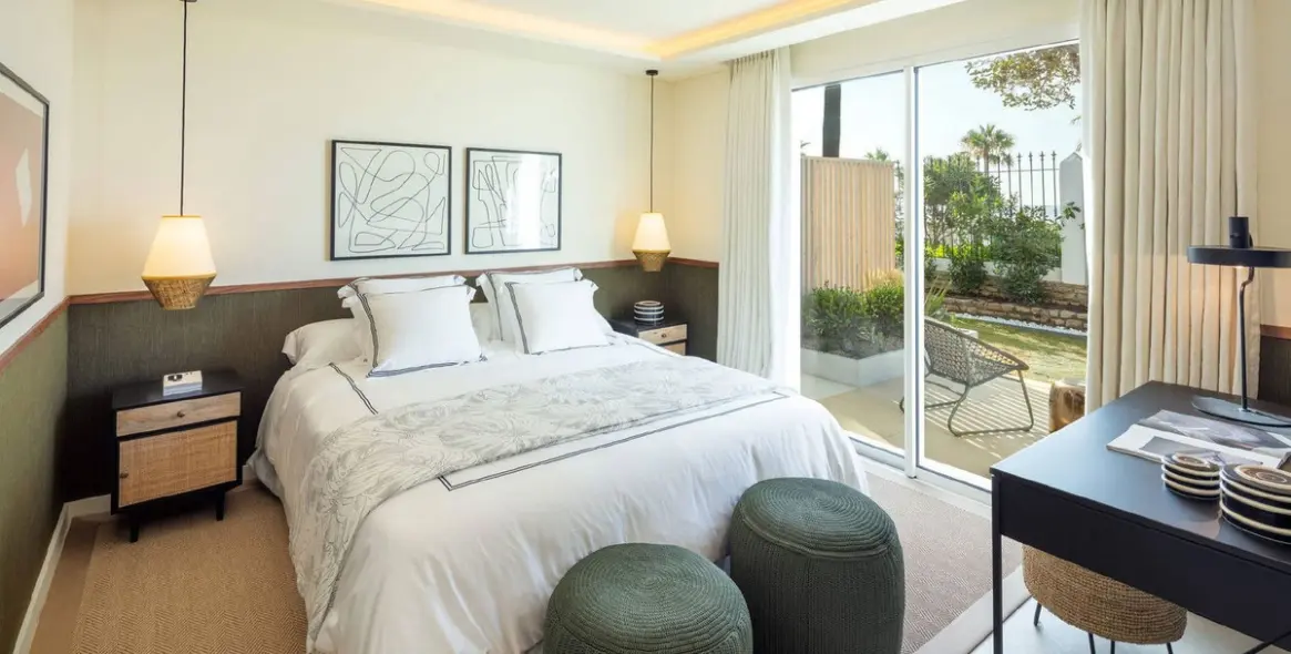 Short-term rent of detached villa in The Golden Mile 11