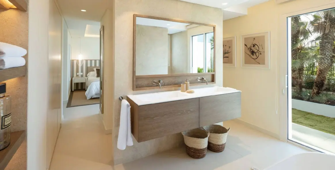 Short-term rent of detached villa in The Golden Mile 12