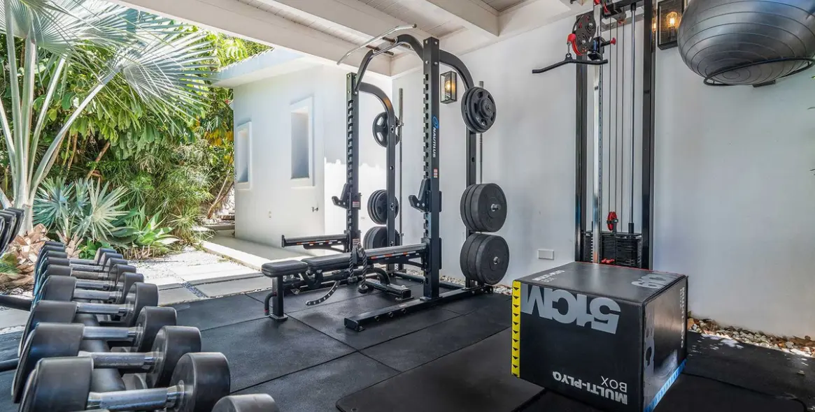 Short-term rent of detached villa in The Golden Mile 13