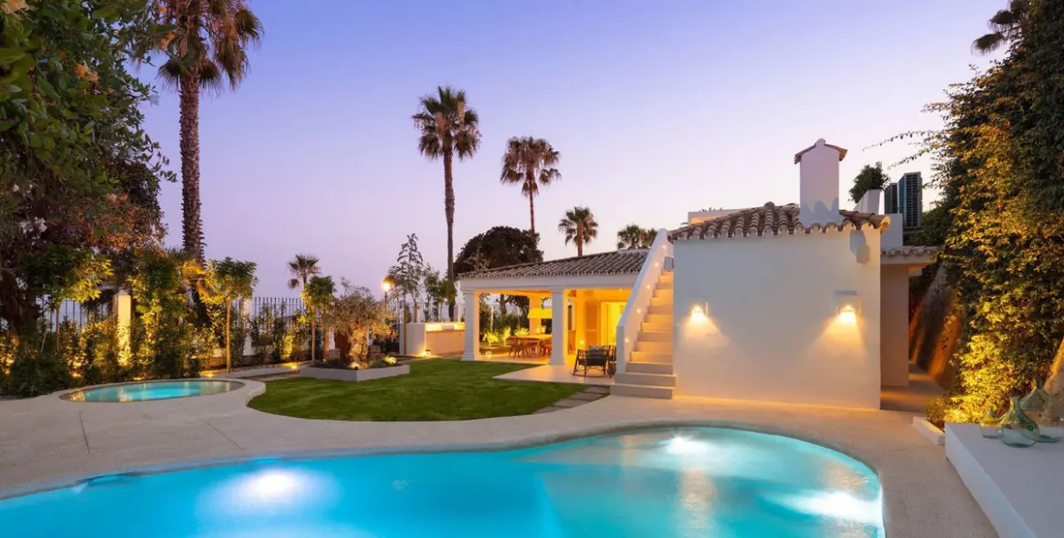 Short-term rent of detached villa in The Golden Mile 15