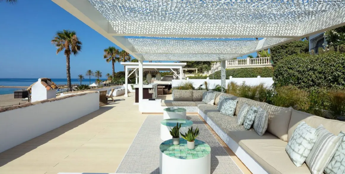 Short-term rent of detached villa in The Golden Mile 18