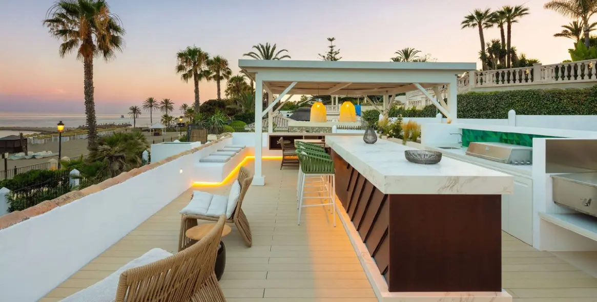 Short-term rent of detached villa in The Golden Mile 20