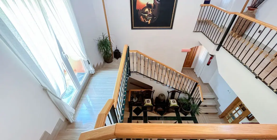 Alquiler a corto plazo de villa independiente en Río Real 35