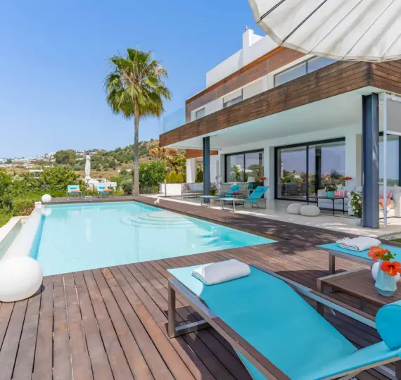 Краткосрочная аренда  отдельно стоящей виллы в Nueva Andalucía