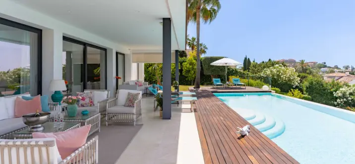 Alquiler a corto plazo de villa independiente en Nueva Andalucía 1