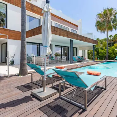 Alquiler a corto plazo de villa independiente en Nueva Andalucía