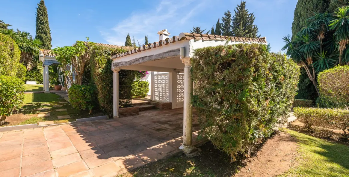 Продажа  отдельно стоящей виллы в Hacienda Las Chapas 42